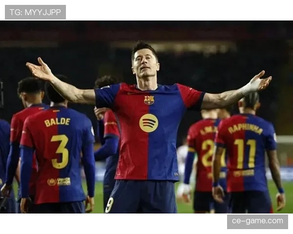 莱万多夫斯基重返首发，状态回暖助球队迎战劲敌