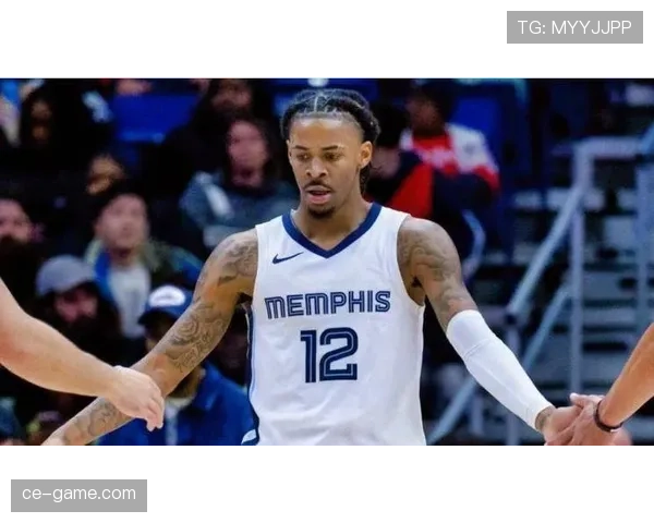 莫兰特挡拆突入篮下，较上赛季效率明显提升