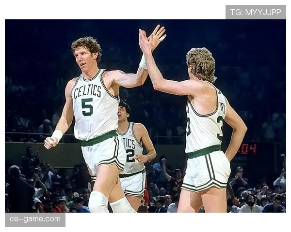 比尔·沃顿高位策应主导进攻，改变70年代中锋战术角色