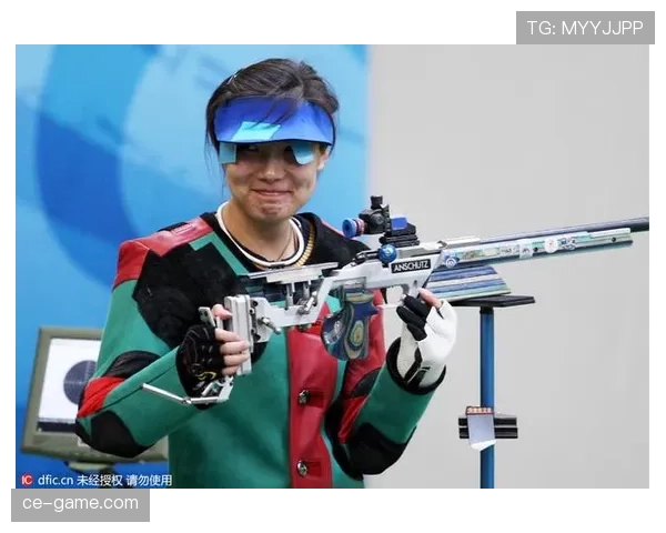 杜丽转头跟助理说：“这次又是我掏腰包，咱这队花钱比明星还狠”